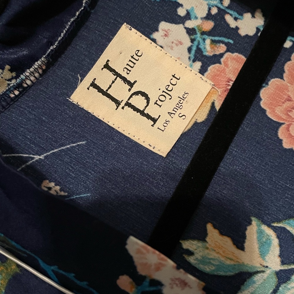 🌸👘Haute Project Silky Kimono Top - Picture 4 of 7